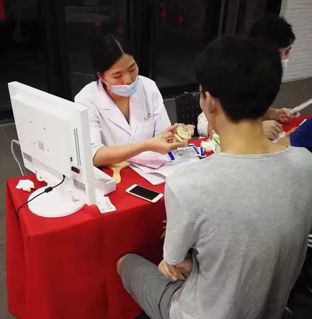 正夫口腔携手恩友集团口腔义诊:健康的员工才